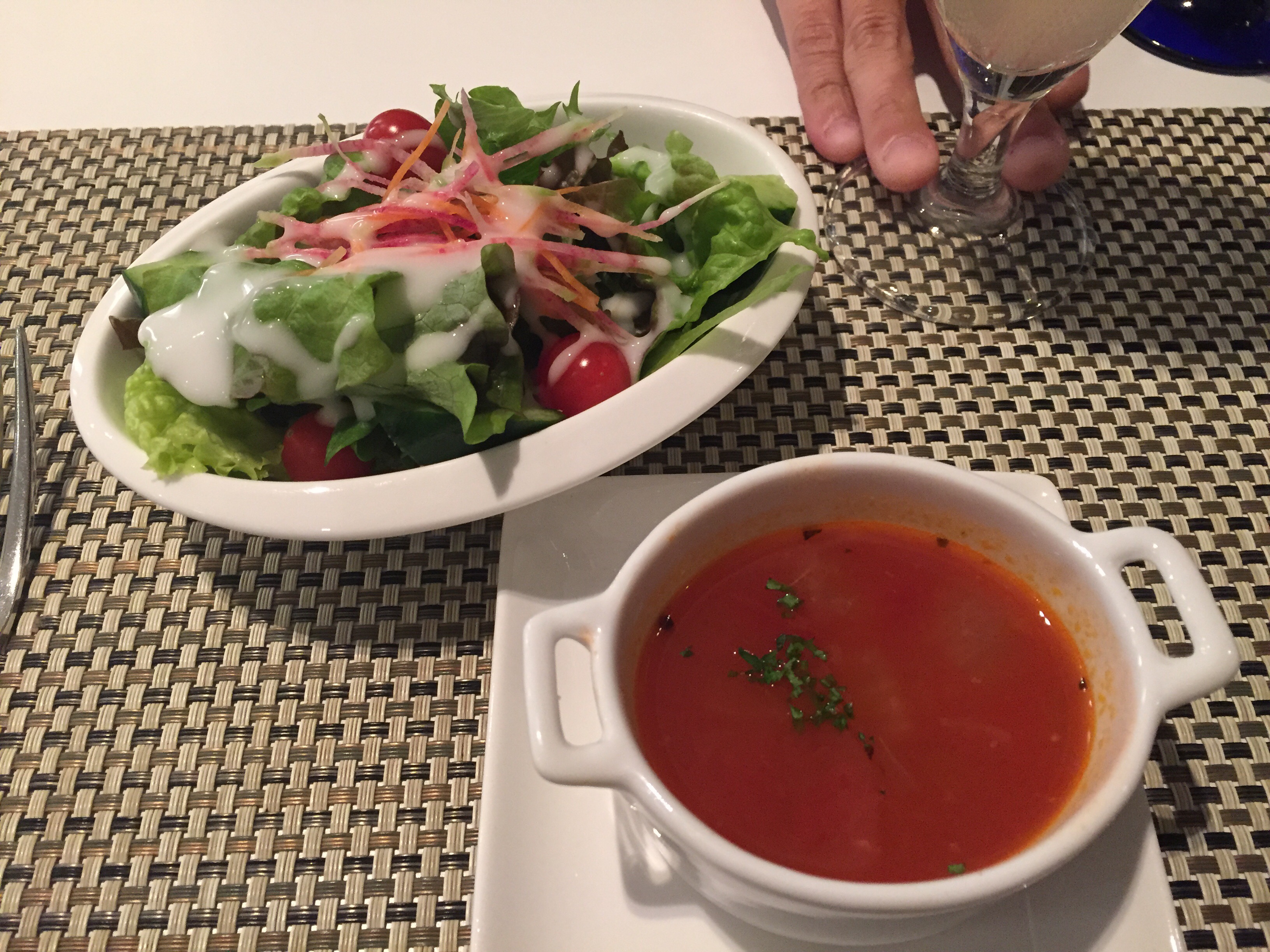 JALシティホテル 本日のスープのミネストローネと、サラダ